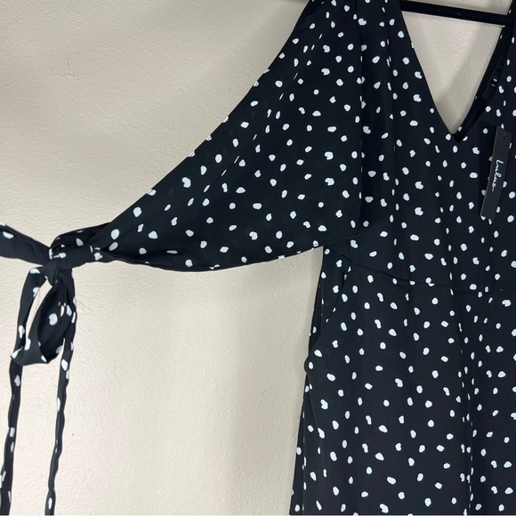 NEW LULUS XS JUMPSUIT BLACK WHITE POLKA DOT V NECK ASYMMETRICAL SLEEVE RETRO - Picture 2 of 15